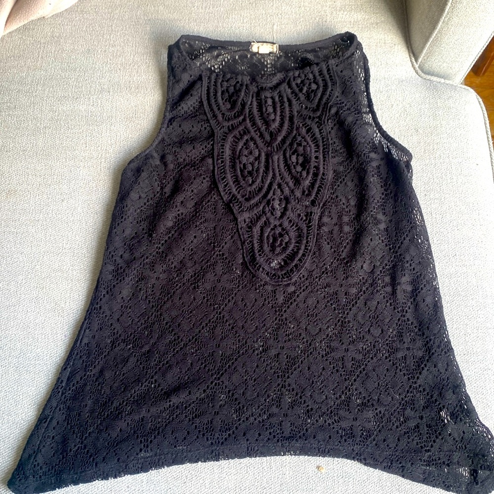 Lace sleeveless blouse
